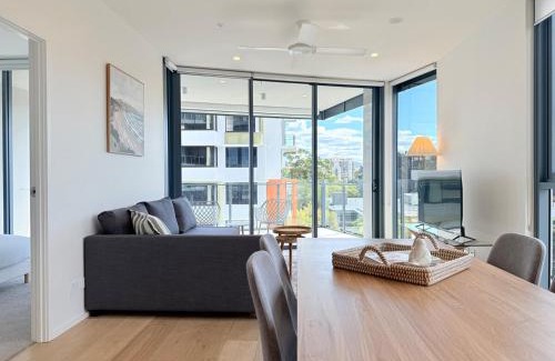 West End Apartment | City View Retreat 2BR 2BA Sofa Bed Free Parking