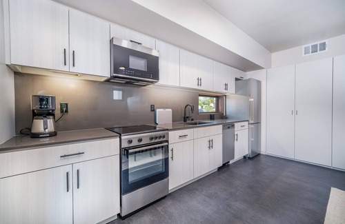 Middletown Apartment | City24 Hotel Little Italy Mission Hills