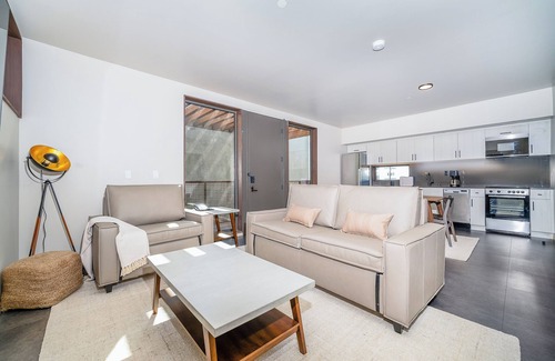 Middletown Apartment | City24 Hotel Little Italy Mission Hills
