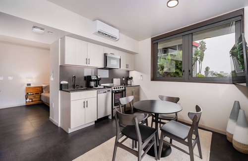 Middletown Apartment | City24 Hotel Little Italy Mission Hills
