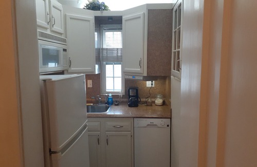 New Albany House | CityPlex Studio #3, 1st fl. unit, pvt Kitchen, pvt. bath