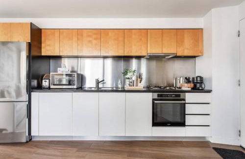 Chinatown Apartment | Cityscope - Stylish CBD Pad with a View