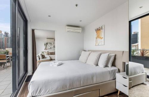 Chinatown Apartment | Cityscope - Stylish CBD Pad with a View