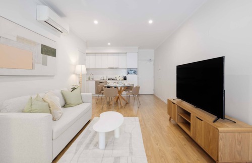 West End Apartment | Cityside Comfort 1BR Retreat in West End, Parking