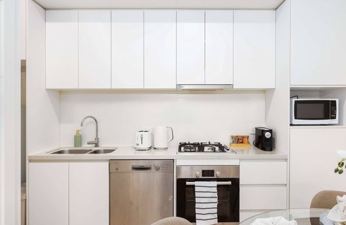 West End Apartment | Cityside Comfort 1BR Retreat in West End, Parking