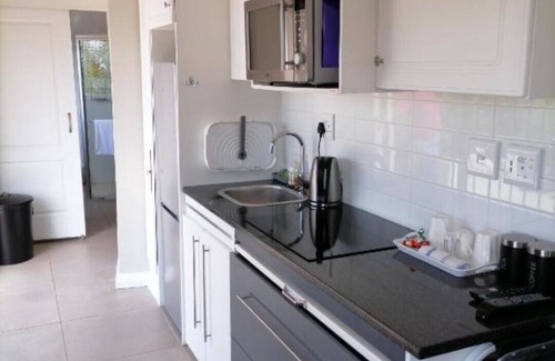 Northcliff Cottage | CityView, a stunning modern apartment