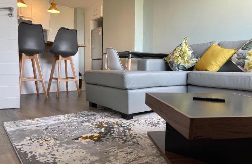 Three Anchor Bay Apartment | CJ’s OceanCityView Modern Secure 1 bed apartment