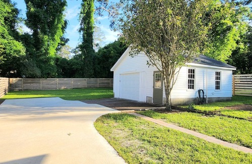 Thomasville House | Claire's Cozy Cottage for Four w/Office space