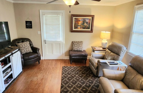Thomasville House | Claire's Cozy Cottage for Four w/Office space