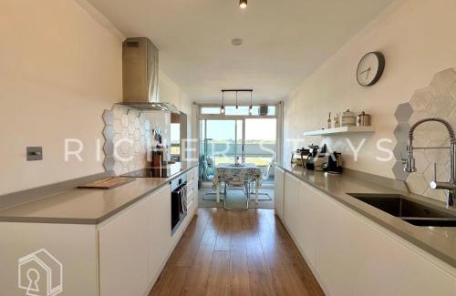 Vassall Apartment | Clapham Road 2BR Duplex Flat, Balcony