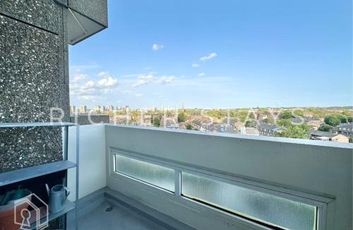 Vassall Apartment | Clapham Road 2BR Duplex Flat, Balcony