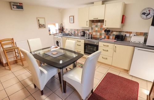 Louth Cottage | CLARE'S COTTAGE, pet friendly, country holiday cottage in Louth