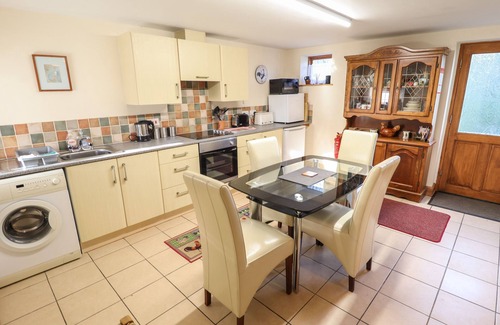 Louth Cottage | CLARE'S COTTAGE, pet friendly, country holiday cottage in Louth