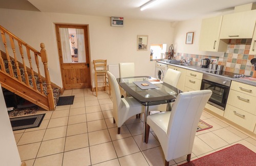 Louth Cottage | CLARE'S COTTAGE, pet friendly, country holiday cottage in Louth
