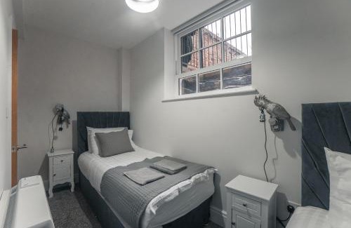 Hope Street Apartment | Clarence Street Town House