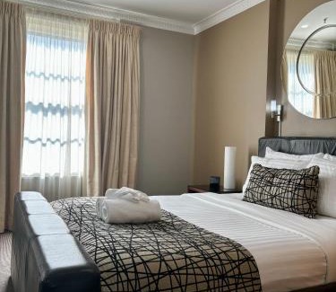 Newcastle Hotel | Clarendon Hotel