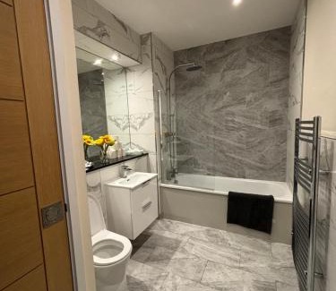 Stratford Apartment | Claret and Blue Inn