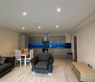 Stratford Apartment | Claret and Blue Inn
