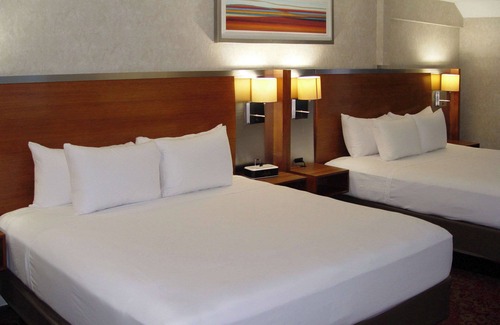 Bakersfield Hotel | Clarion Hotel Bakersfield North