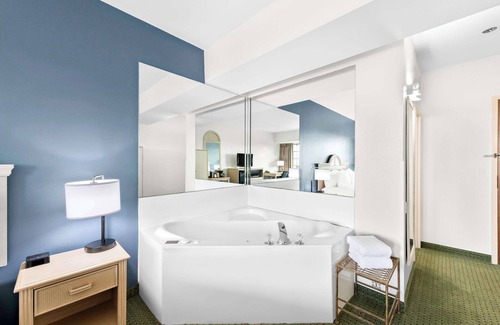 Branson Theater District Hotel | Clarion Inn Branson