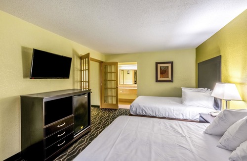 South Carolina Lakes & Blackwater Rivers Hotel | Clarion Inn Columbia Airport