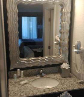 Florida Center Hotel | Clarion Inn & Suites Across From Universal Orlando Resort