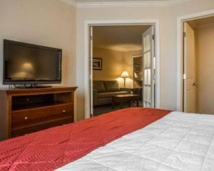 Lake George Hotel | Clarion Inn & Suites at the Outlets of Lake George