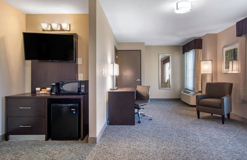 Castleberry Hill Hotel | Clarion Inn & Suites Atlanta Downtown