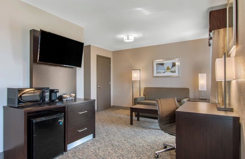 Castleberry Hill Hotel | Clarion Inn & Suites Atlanta Downtown
