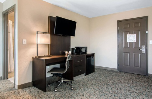 Castleberry Hill Hotel | Clarion Inn & Suites Atlanta Downtown