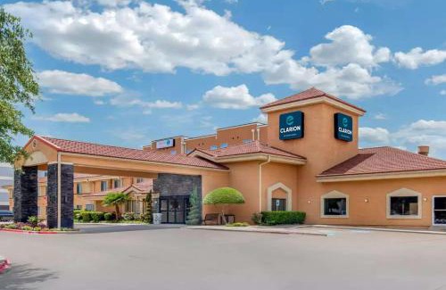 Irving Hotel | Clarion Inn & Suites DFW North