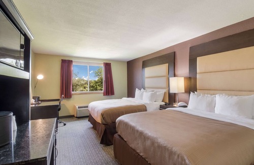 Hurley Hotel | Clarion Inn