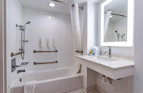 Galveston Hotel | Clarion Pointe Galveston Seawall