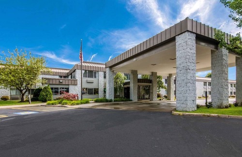 Jamestown Hotel | Clarion Pointe Jamestown - Falconer