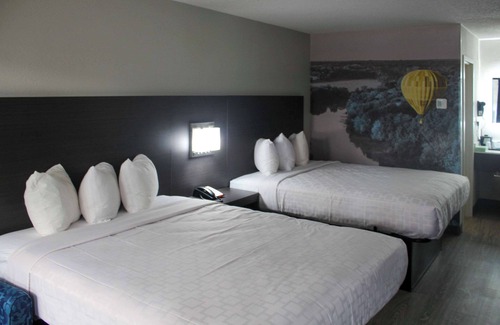 Statesville Hotel | Clarion Pointe Statesville