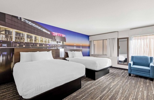 Milwaukee Hotel | Clarion Pointe