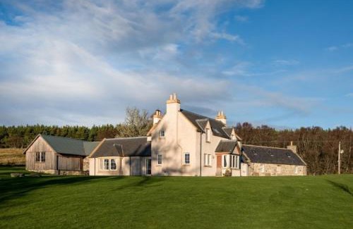 Grantown-on-Spey House | Clashindeugle Farmhouse & Annex