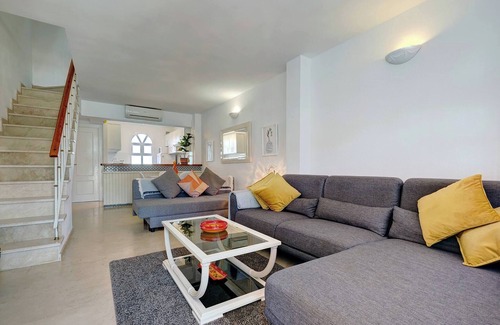 Sitio de Calahonda Ski Chalet | Classic 2 Bed Andalusian Townhouse 500m From Beach