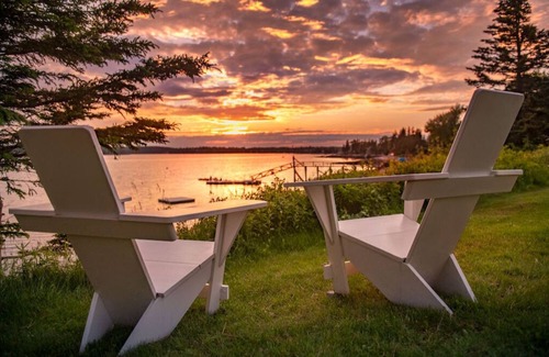 Boothbay Harbor Apartment | Classic 2Q Rm | Bright Charm | No Hidden Fees