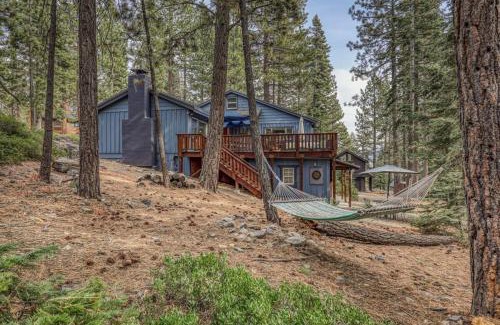 Cedar Flat House | Classic 3BD Tahoe Cabin with Hot Tub