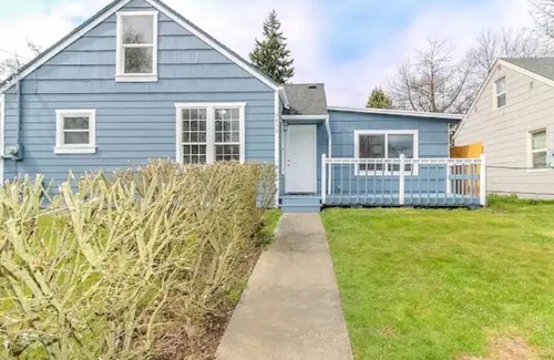 Eastside House | Classic 4 bedroom near the heart of Tacoma’s iconic city center.