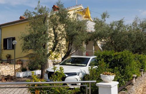 Krk Apartment | Classic and Trendy Apartment with Terrace