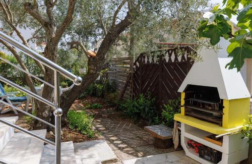 Krk Apartment | Classic and Trendy Apartment with Terrace