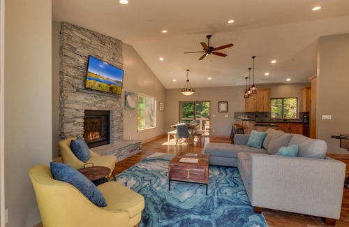 Tahoe Paradise House | Classic Arcade, Foosball, Telescope, Built in 2020, Spa + 10mins to Lake – Paradise Point
