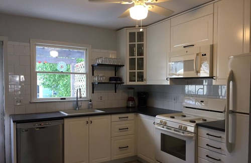 Ocean Grove House | Classic beach house, 4 BDRs, sleeps 10, off street parking, ocean views