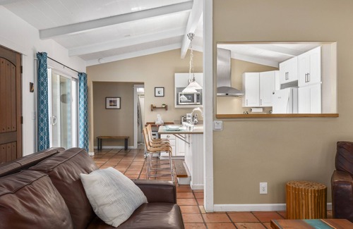 Aptos Cottage | Classic Beach House - Walk to Seacliff Beach