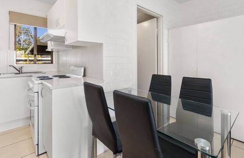 Batehaven Apartment | Classic Beachfront Unit
