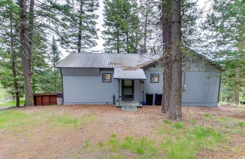 Cascade Cabin | Classic cabin with views, guest suite, and forest acccess