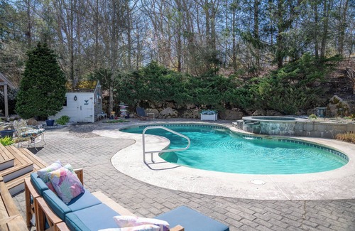 East Sandwich House | Classic Cape Cod Retreat with Amazing Backyard Amenities - why leave?