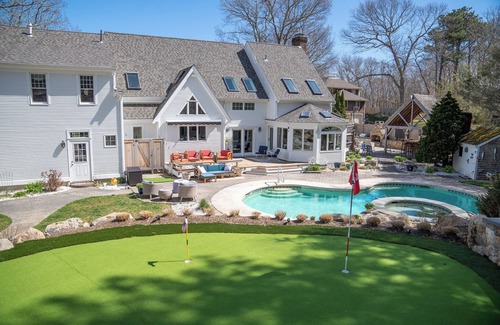 East Sandwich House | Classic Cape Cod Retreat with Amazing Backyard Amenities - why leave?